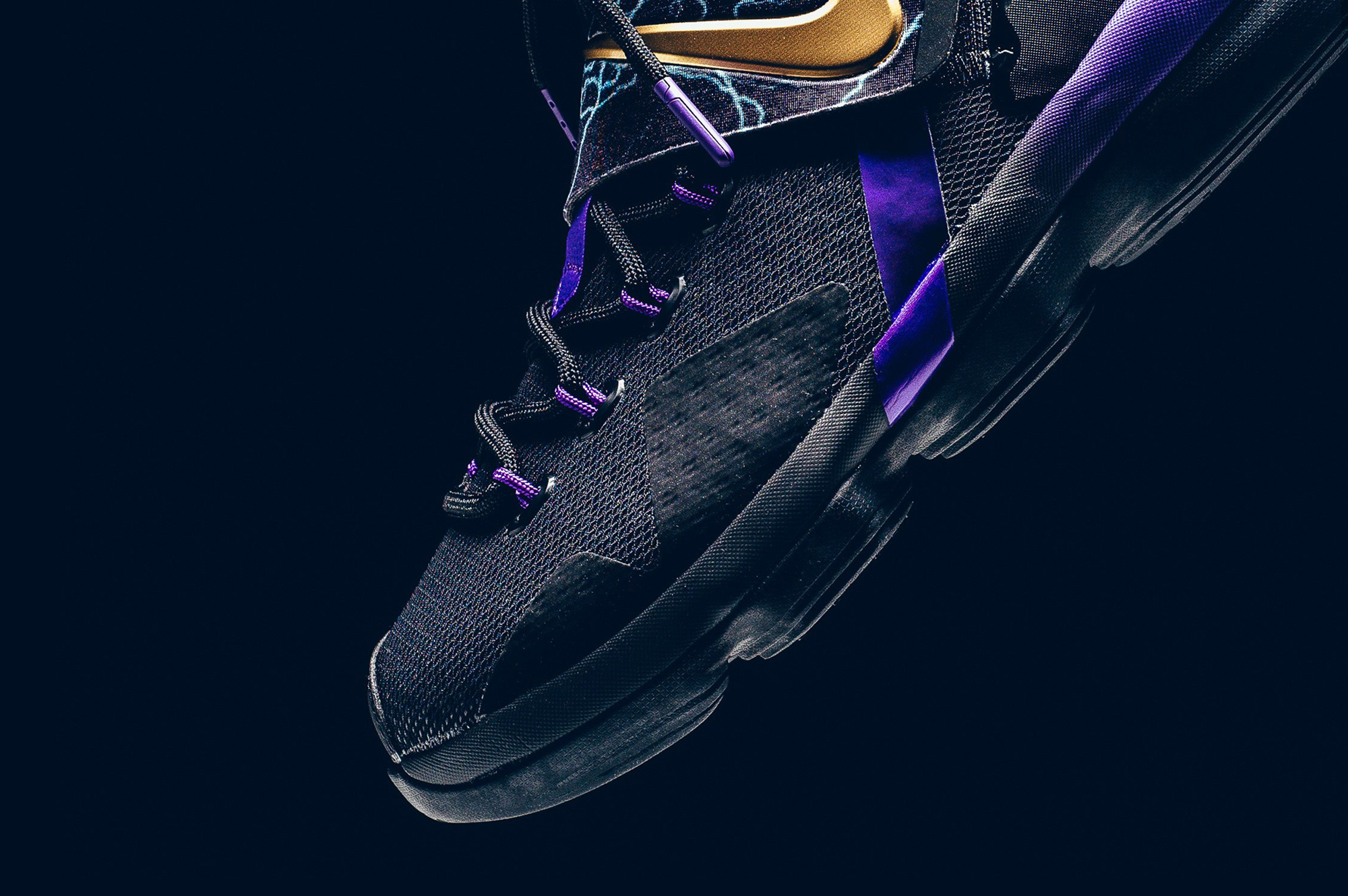 LEBRON SneakerPolitics 06